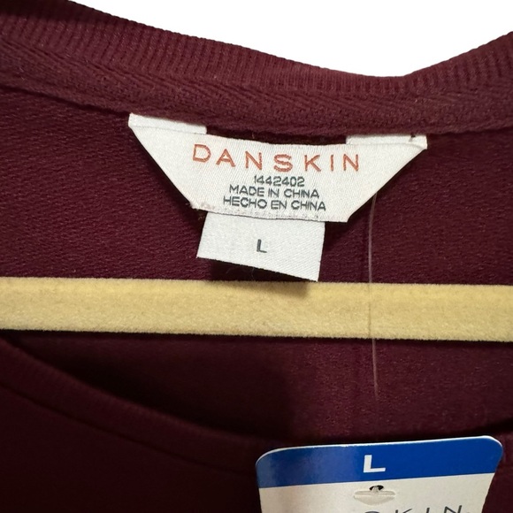 Danskin - NWT - Tunic Tshirt - Garnet - Size L - Picture 3 of 5